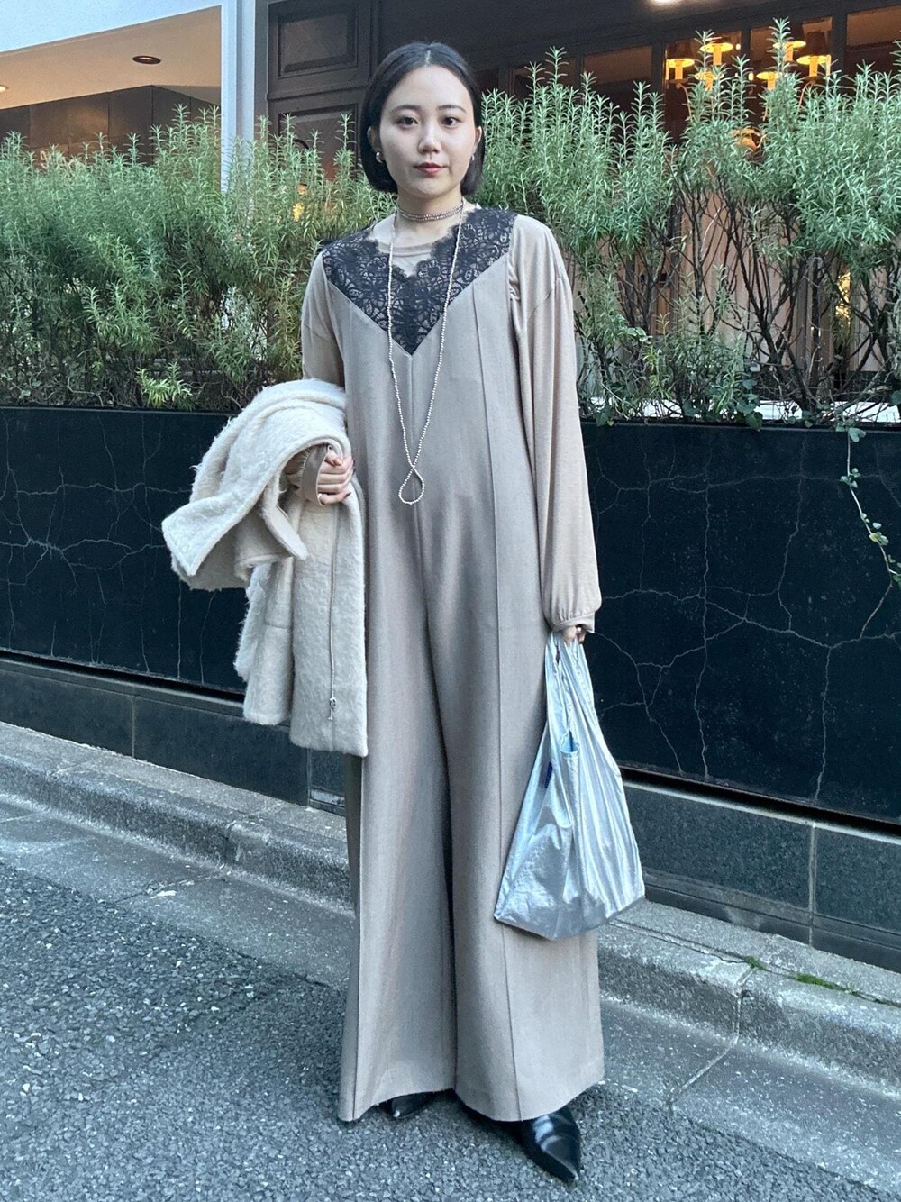 新品未使用タグ付き　kaene ネイビー Vネック オールインワン　オケージョン ADAM ET ROPE'｜【WEB限定】・【オケージョン】Vネックレース