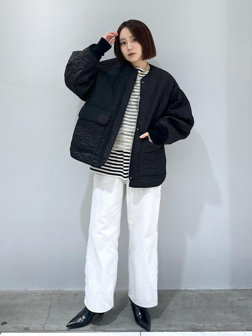「24ss、24ss春の新作、春の新作、新作、チュール、シアー、ミュール、ポインテッドトゥ、中綿、中綿アウター、アウター、春アウター、薄手、薄手アウター、ボーダー」｜「ADAM ET ROPE'の【サステナブル】アートキルティングジャケット（その他アウター、ブラック系）」を使った、きなさん（レディース・156cm）の冬コーディネートの1枚目の写真