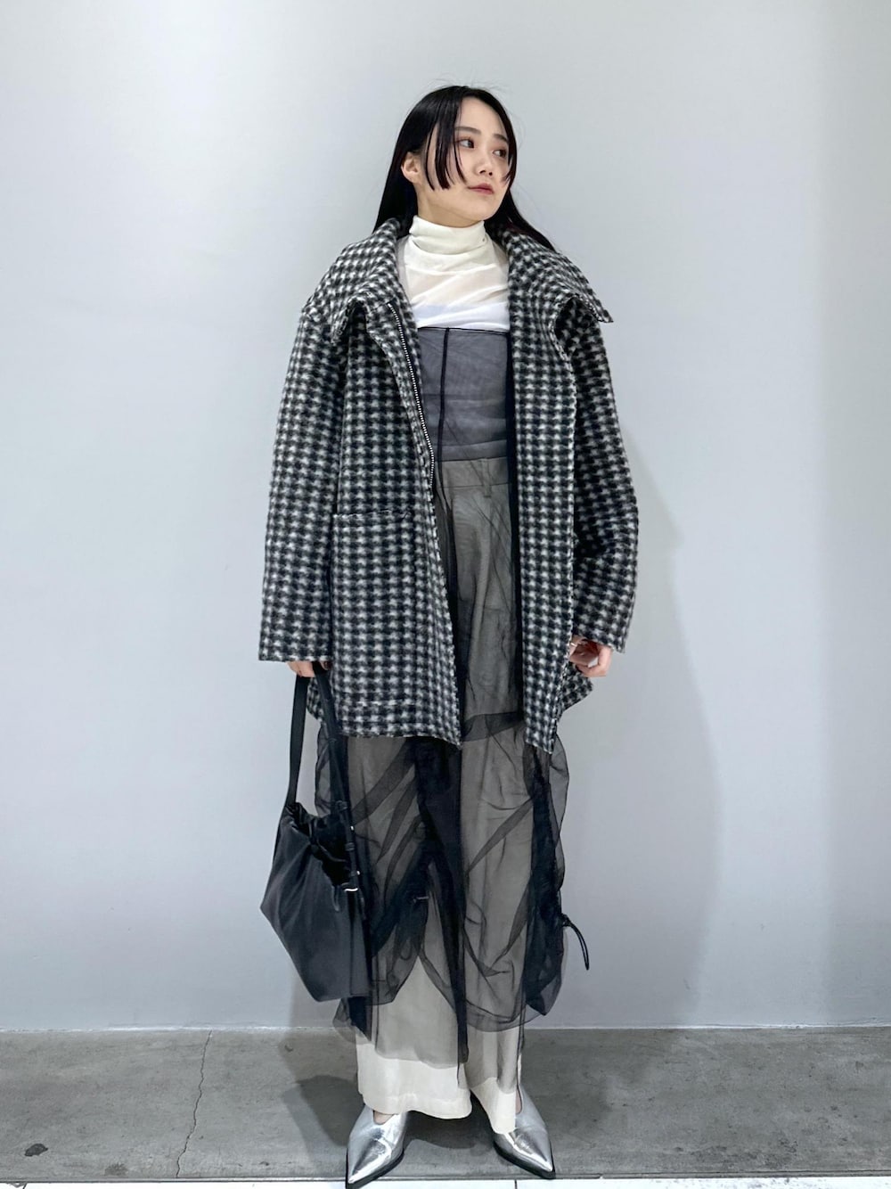 「春の新作、24SS春の新作、逸品、新作、24SS、ADAM ET ROPÉ、FEMME、SDGs、サステナブル、骨格ストレート、ブルべ、きれいめ、きれいめカジュアル、カジュアル、大人カジュアル」｜「ADAM ET ROPE'の【サステナブル】ニットバージョンベアキャミ（キャミソール、パープル系）」を使った、きなさん（レディース・156cm）の冬コーディネートの1枚目の写真