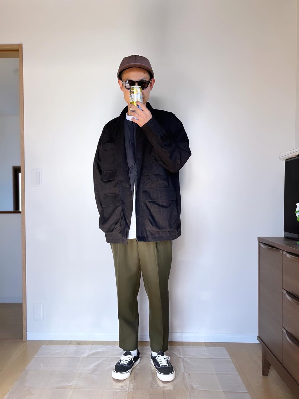 「ファッションを楽しもう、カジュアルコーデ、秋服コーデ、おしゃれさんと繋がりたい、キャップ、お出かけコーデ、古着、スニーカー、サングラス、オーバーサイズ、大人ストリート、古着MIX、ブラウン、チエックシャツ」｜「VANSの＜VANS＞ オーセンティック 44 DX/スニーカー（スニーカー、ブラック系）」を使った、pyama13さん（メンズ・175cm）の秋コーディネートの1枚目の写真