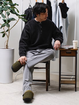 「アイテム（サンダル）」を使った、OKAさん（メンズ・175cm）の秋コーディネート