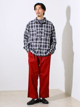 「アイテム（パンツ、レッド系）」を使った、OKAさん（メンズ・175cm）の秋コーディネート