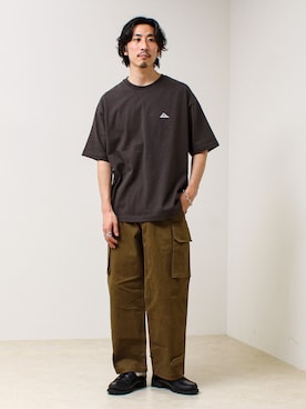 「KELTY（ケルティ）の【KELTY×GLOSTER】別注 バックヒストリーロゴT（Tシャツ/カットソー、グレー系）」を使った、OKAさん（メンズ・175cm）の夏コーディネート