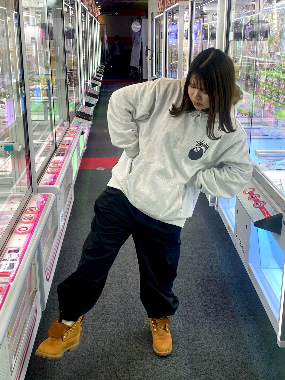 「STUSSYのアイテム（パーカー、グレー系）」を使った、tomさん（レディース・158cm）の春コーディネートの1枚目の写真