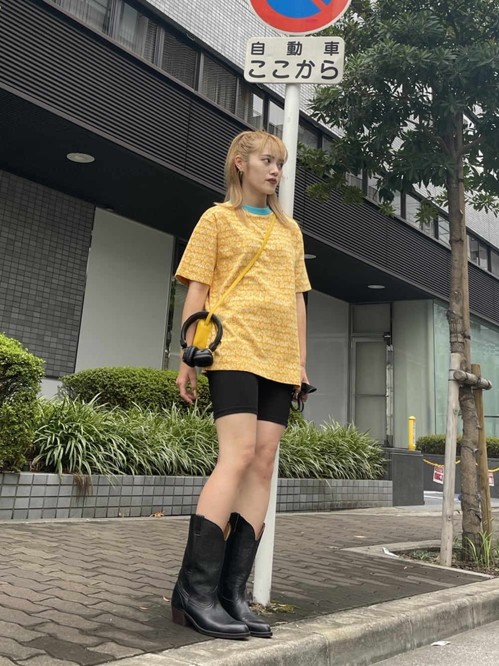 「このスタイルがお気に入り、休日スタイル、夏服コーデ、カラーコーデ、バイカースタイル、バイカーパンツ、ティーシャツ、Tシャツ、Tシャツスタイル、キイロ、イエローコーデ、イエロー、GOLF、golfwang、ウエスタンブーツ」｜「VINTAGEのアイテム（ブーツ、ブラック系）」を使った、RUNAさん（レディース・162cm）の夏コーディネートの1枚目の写真