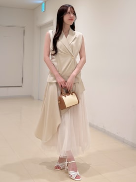 「MERCURYDUO（マーキュリーデュオ）のアシメドレープジレ（ベスト、ベージュ系）」を使った、AMIさん（レディース・158cm）の春コーディネート
