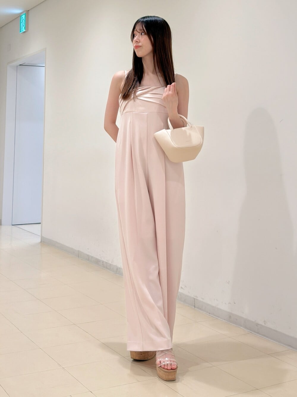 「ドライブ、今日のコーデ、春服、オトナカジュアル、春ファッション、大人ファッション、おでかけコーデ、パンツスタイル、オールインワン」｜「MERCURYDUOのクリアチューブウェッジサンダル（サンダル、その他）」を使った、AMIさん（レディース・158cm）の春コーディネートの1枚目の写真