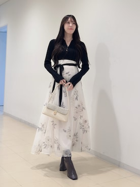 「MERCURYDUO（マーキュリーデュオ）の花柄スキッパーニットドッキングワンピース（ワンピース、ブラック系）」を使った、AMIさん（レディース・158cm）の秋コーディネート
