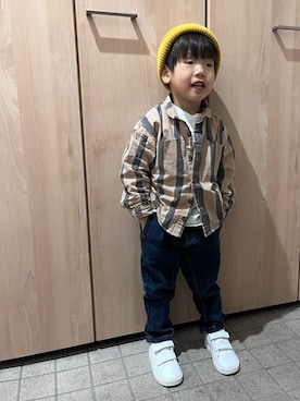 「アイテム（シャツ/ブラウス、ブラウン系）」を使った、kotaさん（キッズ・100cm）の冬コーディネート