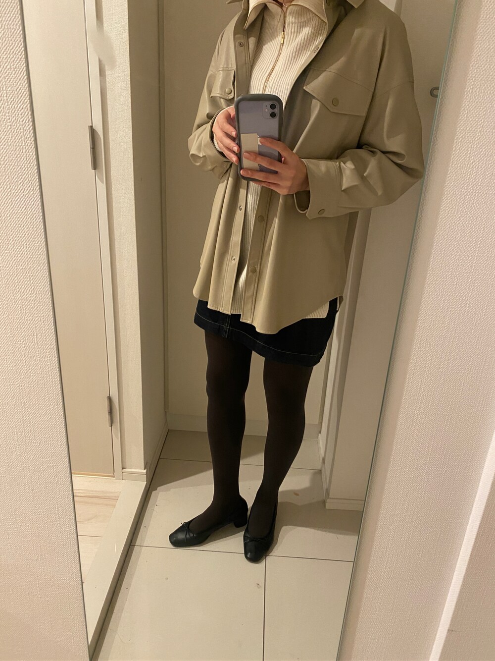 「BEAUTY&YOUTH UNITED ARROWSのBY デニム5ポケットミニスカート о（デニムスカート、ブルー系）」を使った、M a r iさん（レディース・165cm）の秋コーディネートの1枚目の写真