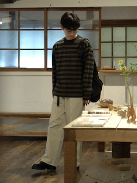 「MHL.（エムエイチエル）のLIGHT COTTON MELANGE STRIPE（Tシャツ/カットソー、ブラウン系）」を使った、市川 昇さん（メンズ・169cm）の秋コーディネート