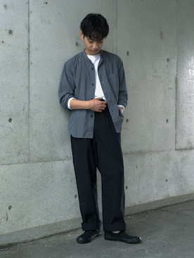 「MHL.（エムエイチエル）のGARMENT DYE COTTON SHIRTING（シャツ/ブラウス、ブルー系）」を使った、市川 昇さん（メンズ・169cm）の秋コーディネート