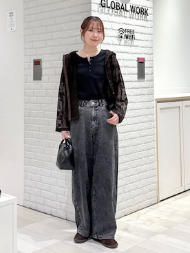 「GLOBAL WORK（グローバルワーク）のスペ軽お財布ショルダー/132336（Shoulderbag、ブラック系）」を使った、chiyuki.さん（レディース・168cm）の春コーディネート