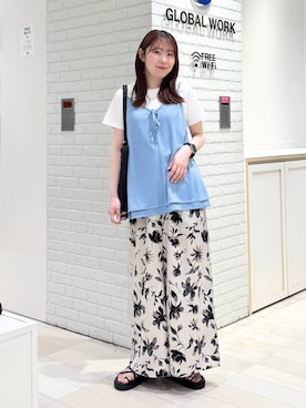 「GLOBAL WORK（グローバルワーク）のさらさらリラックスイージーパンツ/636563（Pants、ホワイト系）」を使った、chiyuki.さん（レディース・168cm）の春コーディネート