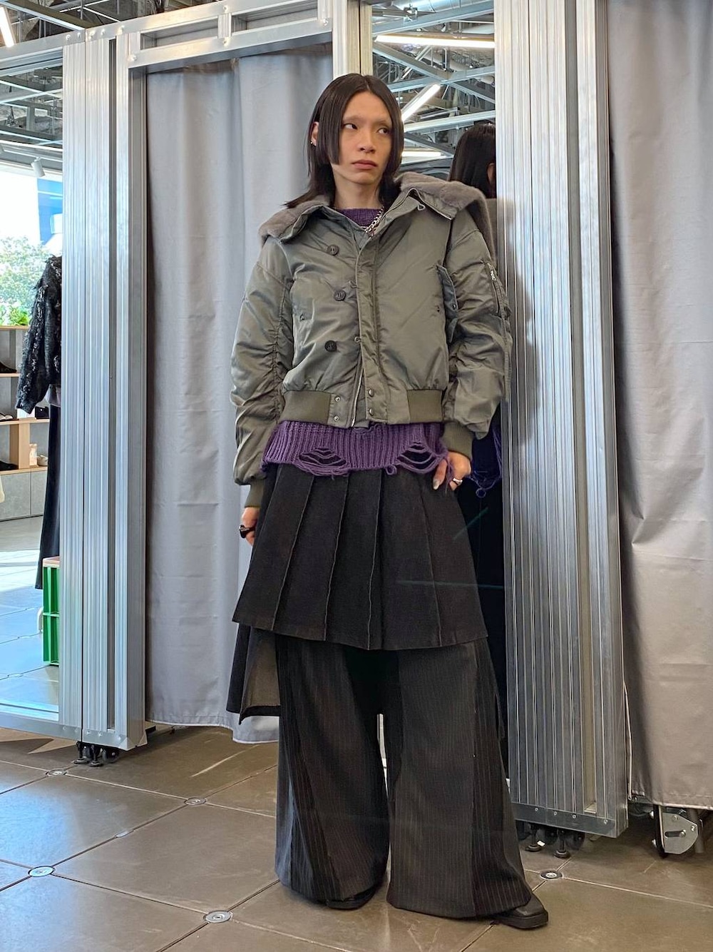 「韓国系、個性派、モード、HARE、ブルゾン、ニット、ワイドパンツ、レイヤードスタイル、冬コーデ」｜「HAREのステンレスチェーンネックレス(HARE)（ネックレス、シルバー系）」を使った、seigiさん（メンズ・178cm）の秋コーディネートの1枚目の写真