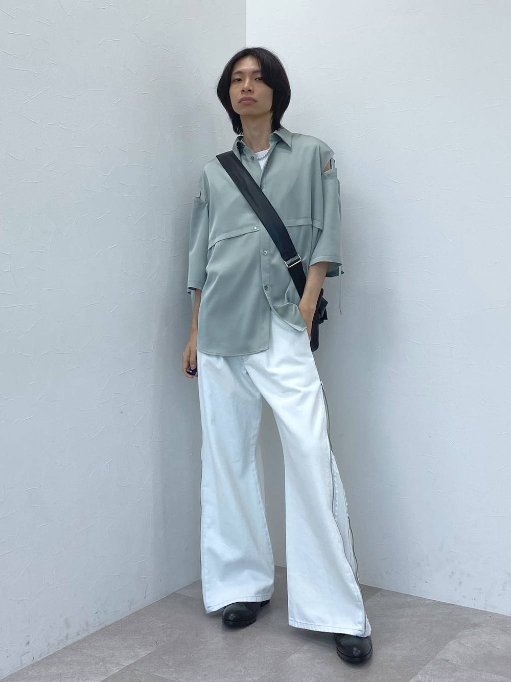 HARE(ハレ)の「ショルダースリットテープシャツ(HARE)(シャツ HARE(ハレ)の「ショルダースリットテープシャツ(HARE)(シャツ