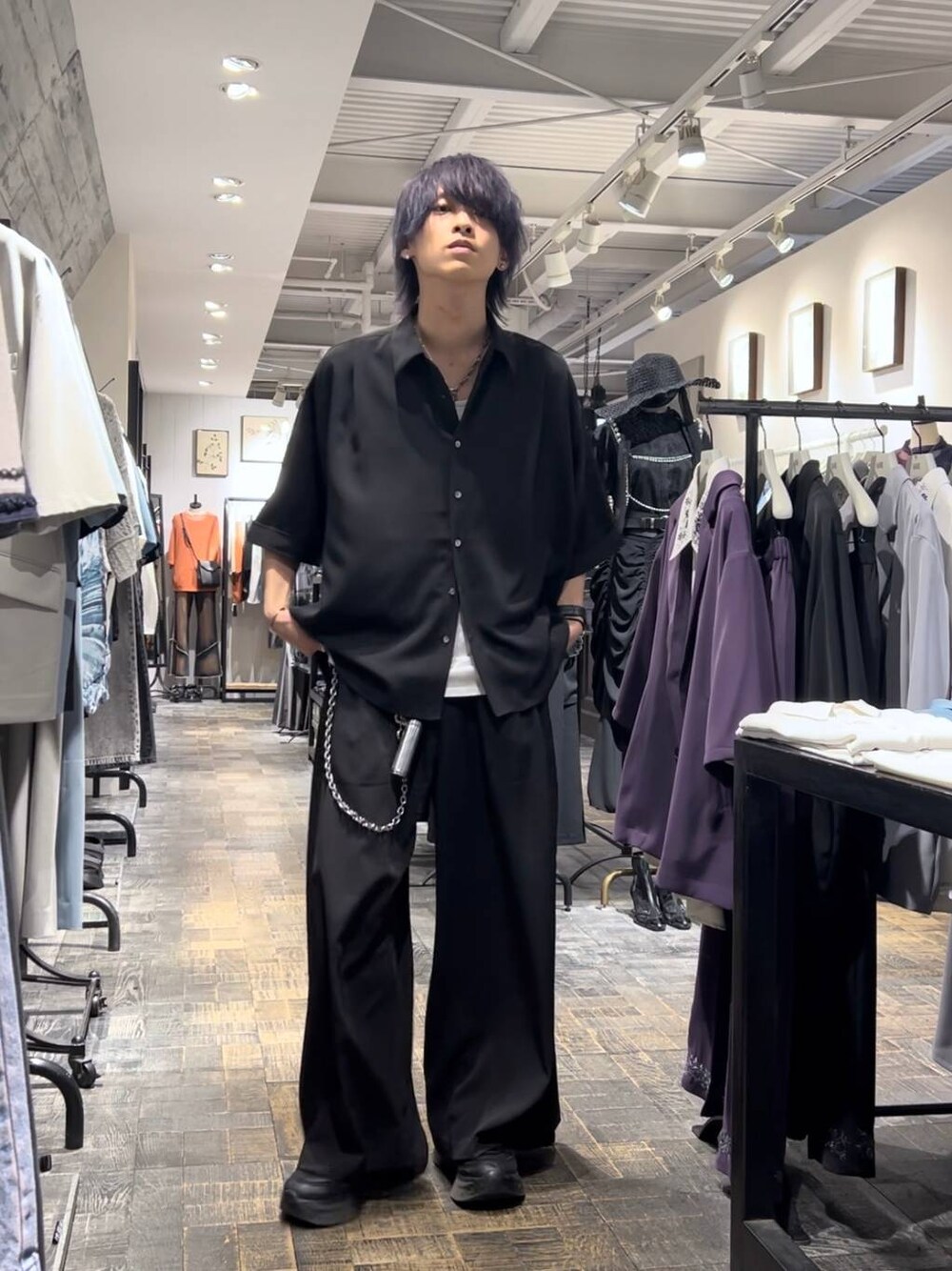 「ラフ、リラックス、ゆったり、春コーデ、秋コーデ、冬コーデ、オーバーサイズ、HARE」｜「HAREの【SET UP対応】DABOルーズシャツSS(HARE)（シャツ/ブラウス、ブラック系）」を使った、ayukifukuさん（メンズ・172cm）の春コーディネートの1枚目の写真