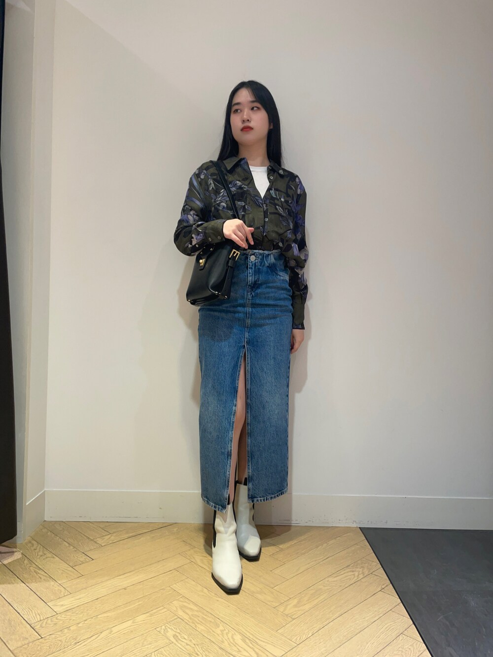 「シャツ好き集まれ、着回しコーデ、春夏コーデ、デニムコーデ」｜「ALLSAINTSのEVE FLORAL PRINT SHIRT | EVE フローラル プリント シャツ（シャツ/ブラウス、グリーン系）」を使った、Mihoさん（レディース・160cm）の夏コーディネートの1枚目の写真