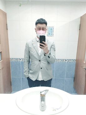 「DOLCE&GABBANA（ドルチェアンドガッバーナ）のアイテム（アクセサリー）」を使った、Steven Muさん（メンズ・177cm）の秋コーディネート