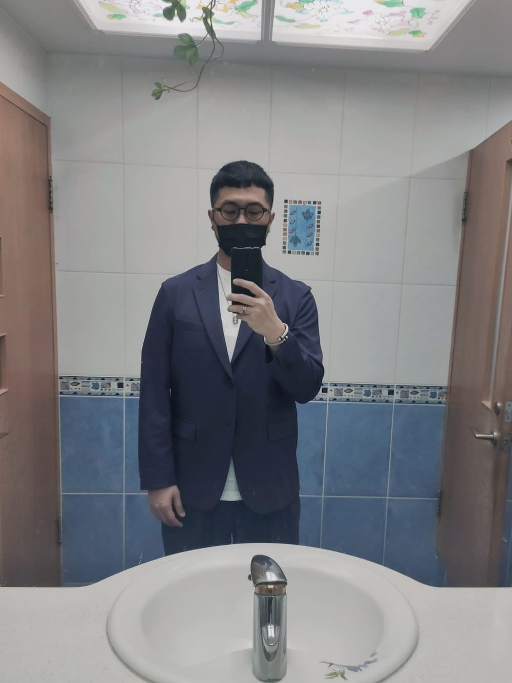 「MARNIのアイテム（スーツセット、ブルー系）」を使った、Steven Muさん（メンズ・177cm）の春コーディネートの1枚目の写真