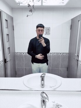 「VERSACE（ヴェルサーチ）のアイテム（トップス）」を使った、Steven Muさん（メンズ・177cm）の秋コーディネート