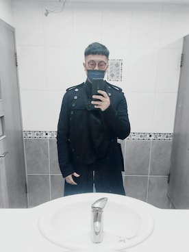 「Ann DEMEULEMEESTER（アンドゥムルメステール）のアイテム（ジャケット/アウター）」を使った、Steven Muさん（メンズ・177cm）の冬コーディネート