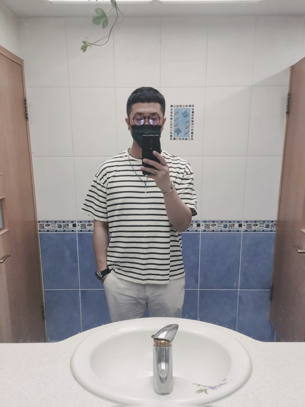 「JIL SANDERのアイテム（Tシャツ/カットソー、その他）」を使った、Steven Muさん（メンズ・177cm）の夏コーディネートの1枚目の写真