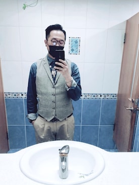 「DOLCE&GABBANA（ドルチェアンドガッバーナ）のアイテム（チノパンツ）」を使った、Steven Muさん（メンズ・177cm）の秋コーディネート