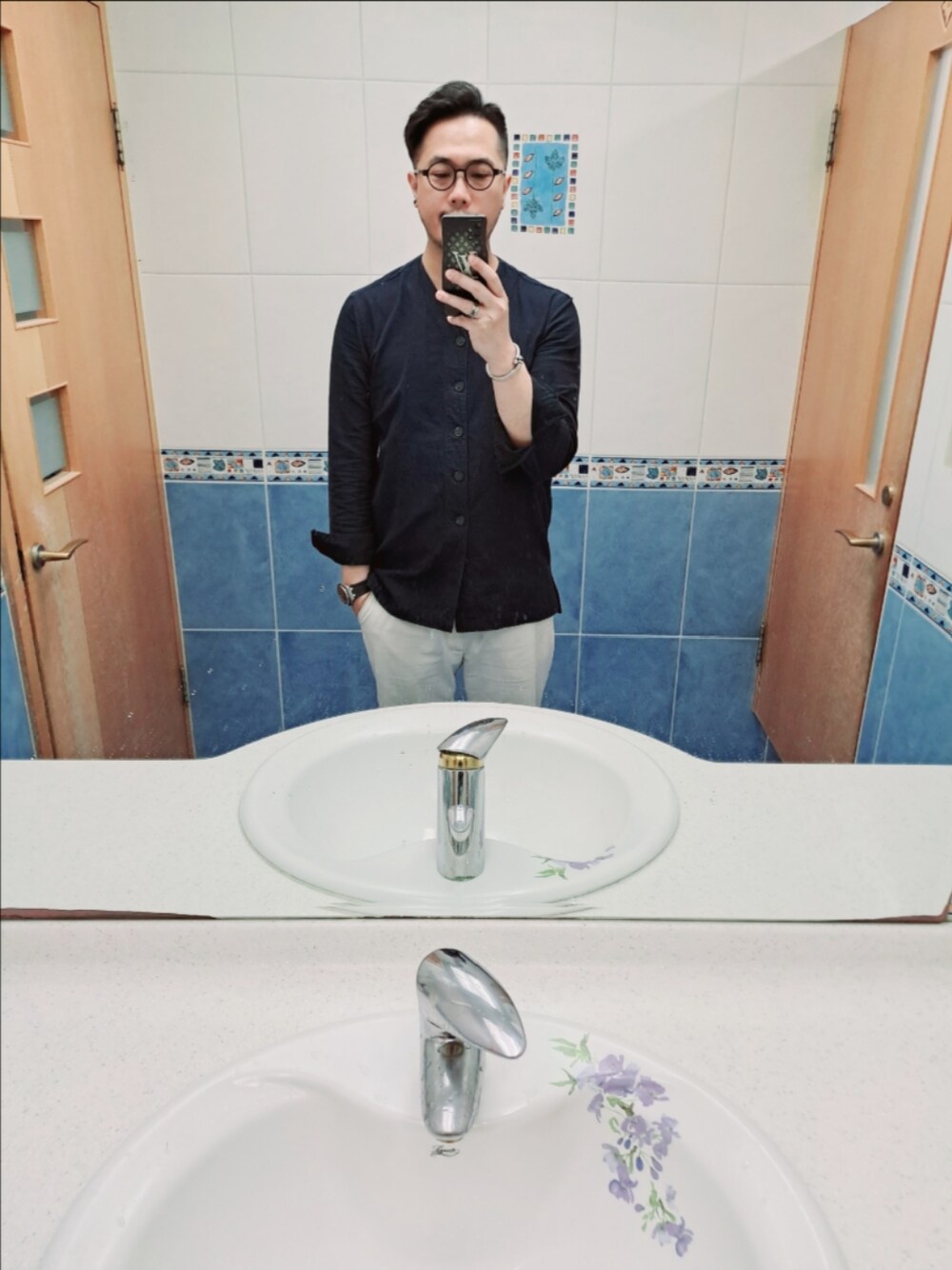 「Paul Smithのアイテム（シャツ/ブラウス、ブルー系）」を使った、Steven Muさん（メンズ・177cm）の春コーディネートの1枚目の写真