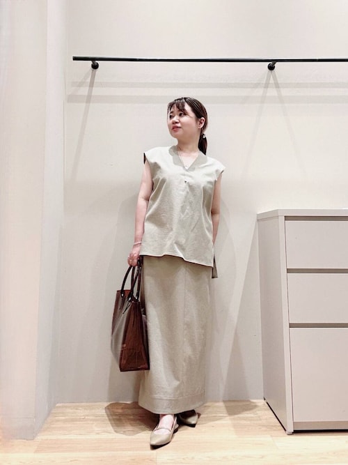 M.S 定価¥17,600 リネン混Vネックフリルラブラウス セール】リネン混Vネックブラウス(ベスト)|URBAN RESEARCH
