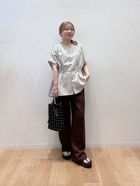 「URBAN RESEARCH DOORS（アーバンリサーチドアーズ）のVネックウエストギャザーブラウス（シャツ/ブラウス、ベージュ系）」を使った、umechiさん（レディース・150cm）の夏コーディネート