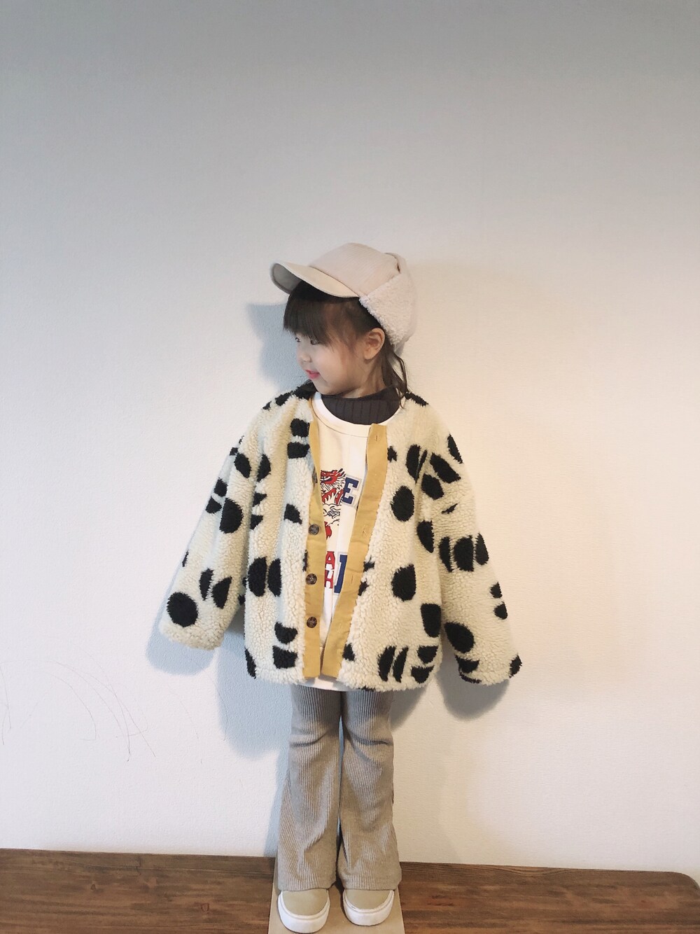 「レイヤードスタイル、ボアジャケット、フレアパンツ、女の子コーデ、3歳、マーキーズ(MARKEY'S)、HOGAN RANCH WEAR」｜「Pippi +Lottaのアイテム（その他パンツ、ベージュ系）」を使った、hare☺︎koiさん（キッズ・90cm）の冬コーディネートの1枚目の写真