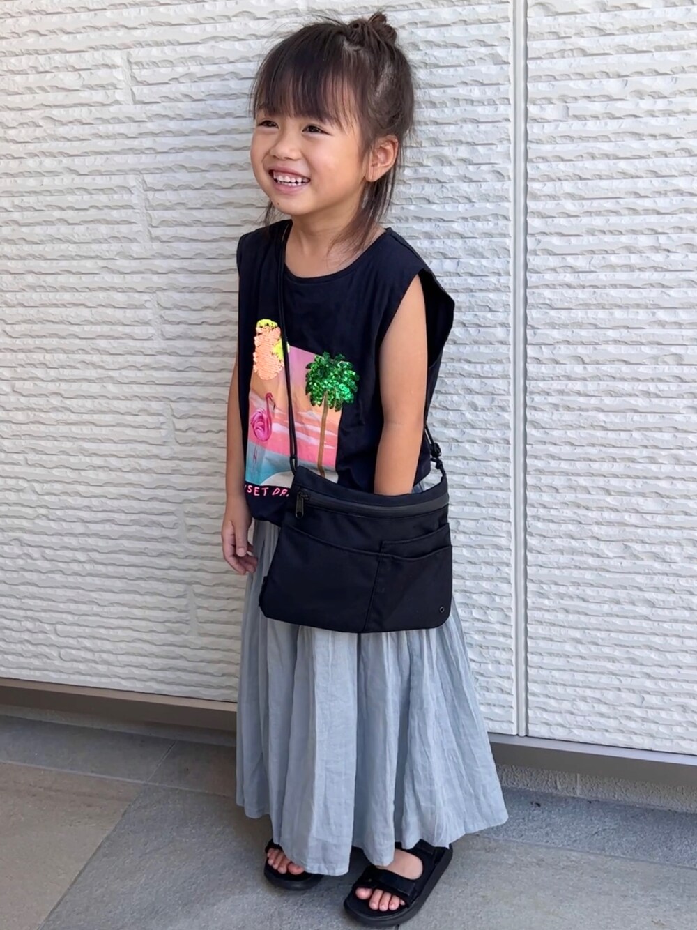 「カジュアル、タンクトップ」｜「NEW BALANCEのYH750（サンダル、ブラック系）」を使った、ゆーさん（キッズ・110cm）の夏コーディネートの1枚目の写真