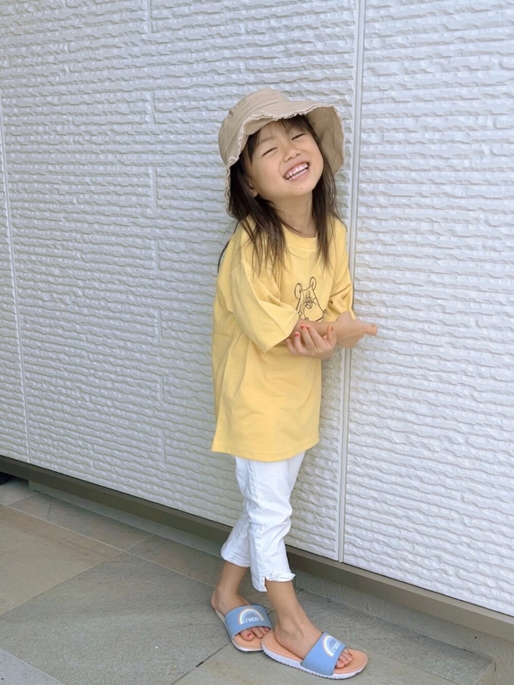 「トムとジェリー、ラフ、ハット」｜「CIAOPANIC TYPYのフリンジバケットHAT（ハット、イエロー系）」を使った、ゆーさん（キッズ・110cm）の夏コーディネートの1枚目の写真