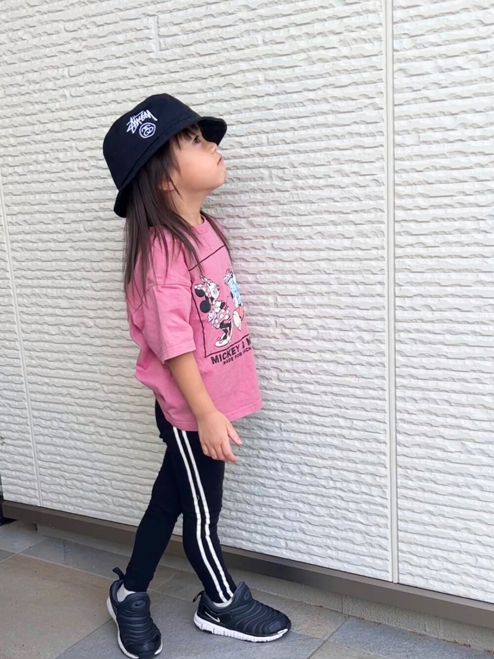 「カジュアルコーデ、シンプルコーデ」｜「STUSSYのStock Bucket Hat（ハット、ブラック系）」を使った、ゆーさん（キッズ・110cm）の夏コーディネートの1枚目の写真