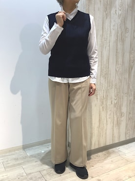 「TOKYO SHIRTS（トウキョウシャツ）のスタンド ゴムシャーリング ブラウス 長袖 レディースデザインシャツ（シャツ/ブラウス、ホワイト系）」を使った、BRICK HOUSE by Tokyo Shirts 博多ゆめタウン店さん（レディース・164cm）の秋コーディネート