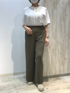 「TOKYO SHIRTS（トウキョウシャツ）のシルキーサテン ピンタック ブラウス 半袖（シャツ/ブラウス、ホワイト系）」を使った、BRICK HOUSE by Tokyo Shirts 博多ゆめタウン店さん（レディース・163cm）の夏コーディネート