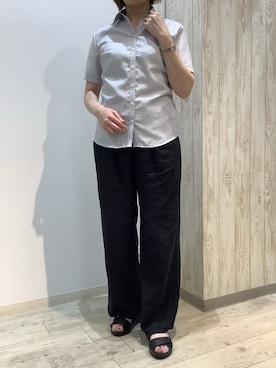 「TOKYO SHIRTS（トウキョウシャツ）の【超形態安定】【接触冷感】形態安定ノンアイロン スキッパー 半袖ビジネスワイシャツ（ビジネスシャツ、グレー系）」を使った、BRICK HOUSE by Tokyo Shirts 博多ゆめタウン店さん（レディース・163cm）の夏コーディネート