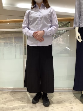 「パープル×黒」｜「アイテム（ビジネスシャツ）」を使った、BRICK HOUSE by Tokyo Shirts 博多ゆめタウン店さん（レディース・158cm）の春コーディネート