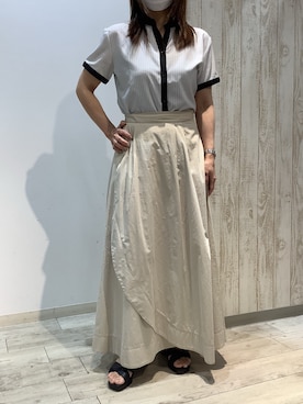 「TOKYO SHIRTS（トウキョウシャツ）の【吸水速乾】【COFREX】配色 スキッパー衿 ブラウス 半袖 レディースデザインシャツ（シャツ/ブラウス、グレー系）」を使った、BRICK HOUSE by Tokyo Shirts 博多ゆめタウン店さん（レディース・163cm）の夏コーディネート