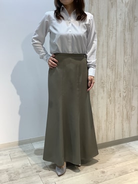 「TOKYO SHIRTS（トウキョウシャツ）の【吸水速乾】【COFREX】 形態安定ノンアイロン スキッパー 長袖ビジネスワイシャツ（ビジネスシャツ、ブルー系）」を使った、BRICK HOUSE by Tokyo Shirts 博多ゆめタウン店さん（レディース・164cm）の秋コーディネート
