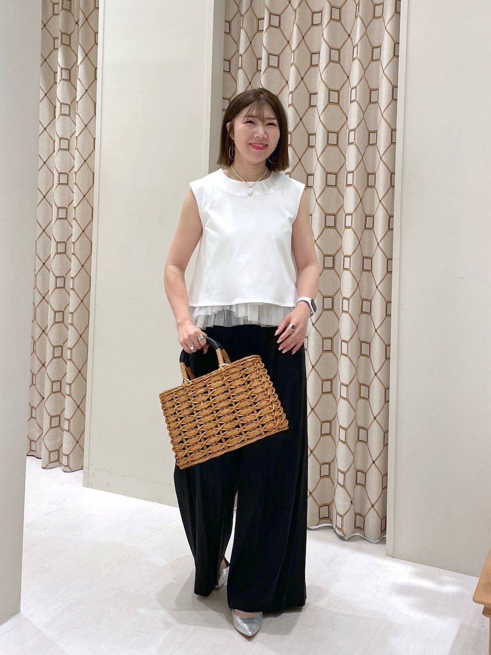 「レイヤード風、レイヤードスタイル、夏コーデ、休日スタイル、おでかけコーデ、夏服、サンダルコーデ、大人女子、カゴバッグ、アラフォー、ママコーデ」｜「La boutique BonBonのティアードチュールコンビカットソー（Tシャツ/カットソー、ホワイト系）」を使った、yukilabonさん（骨格ストレート・レディース・158cm）の夏コーディネートの1枚目の写真