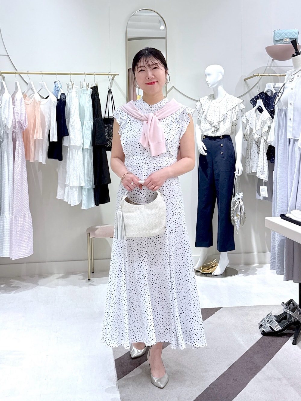 yukilabonさんの「【着回し力抜群！】クールタッチUVパール釦前後２WAYカーディガン（La boutique BonBon）」を使ったコーディネートの1枚目の写真
