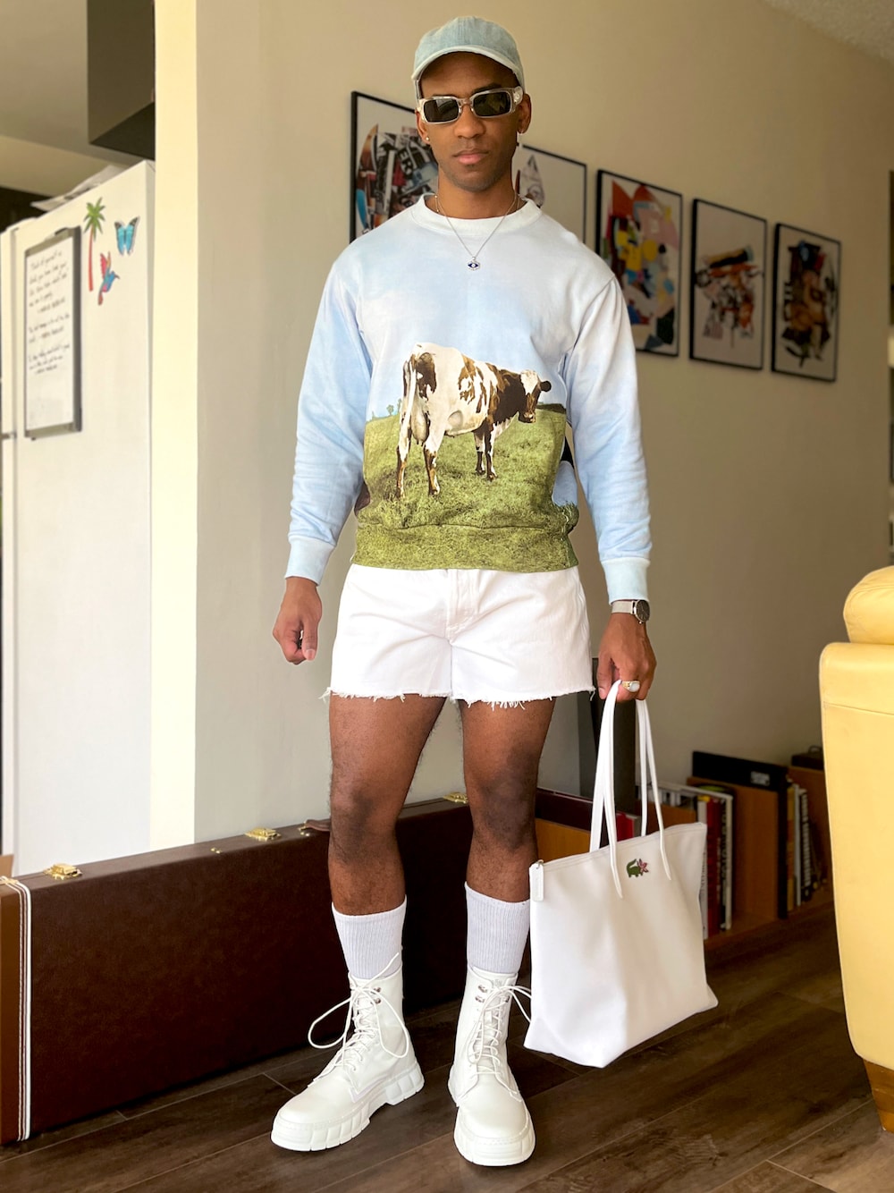 「古着MIX、パステルカラー、シンプルコーデ、お出かけコーデ、リラックススタイル、メンズファッション、夏服、春カラー、トートバッグ、ストリートMIX、undercover、LACOSTE、ブーツ、デニム、デニムパンツ」｜「LACOSTEの『Lacoste x Netflix』 クロックプリントラージトートバッグ（トートバッグ、ホワイト系）」を使った、stefanlegacyさん（メンズ・175cm）の春コーディネートの1枚目の写真