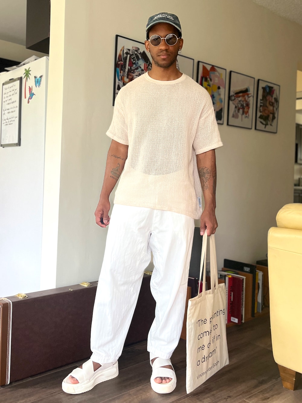 「プチプラ、夏コーデ、夏だ！Tシャツ着よう！、ootd、メガネ男子、休日コーデ、お出かけコーデ、大人カジュアル、シンプル」｜「Universal Worksのアイテム（パンツ、ホワイト系）」を使った、stefanlegacyさん（メンズ・175cm）の夏コーディネートの1枚目の写真