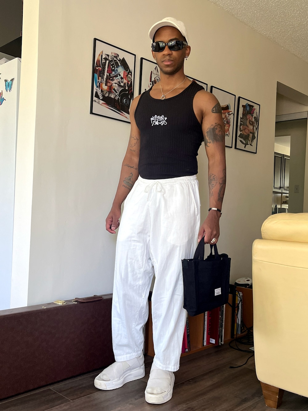 「carhartt、Y-3、お出かけコーデ、プチプラ、大人カジュアル、シンプルコーデ、モノトーンコーデ、オトナカジュアル、きれいめカジュアル、タンクトップ、夏コーデ、夏」｜「PLACES+FACESのアイテム（タンクトップ、ブラック系）」を使った、stefanlegacyさん（メンズ・175cm）の夏コーディネートの1枚目の写真