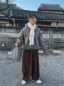 「アイテム（マフラー、ホワイト系）」を使った、すにーさん（レディース・162cm）の冬コーディネート