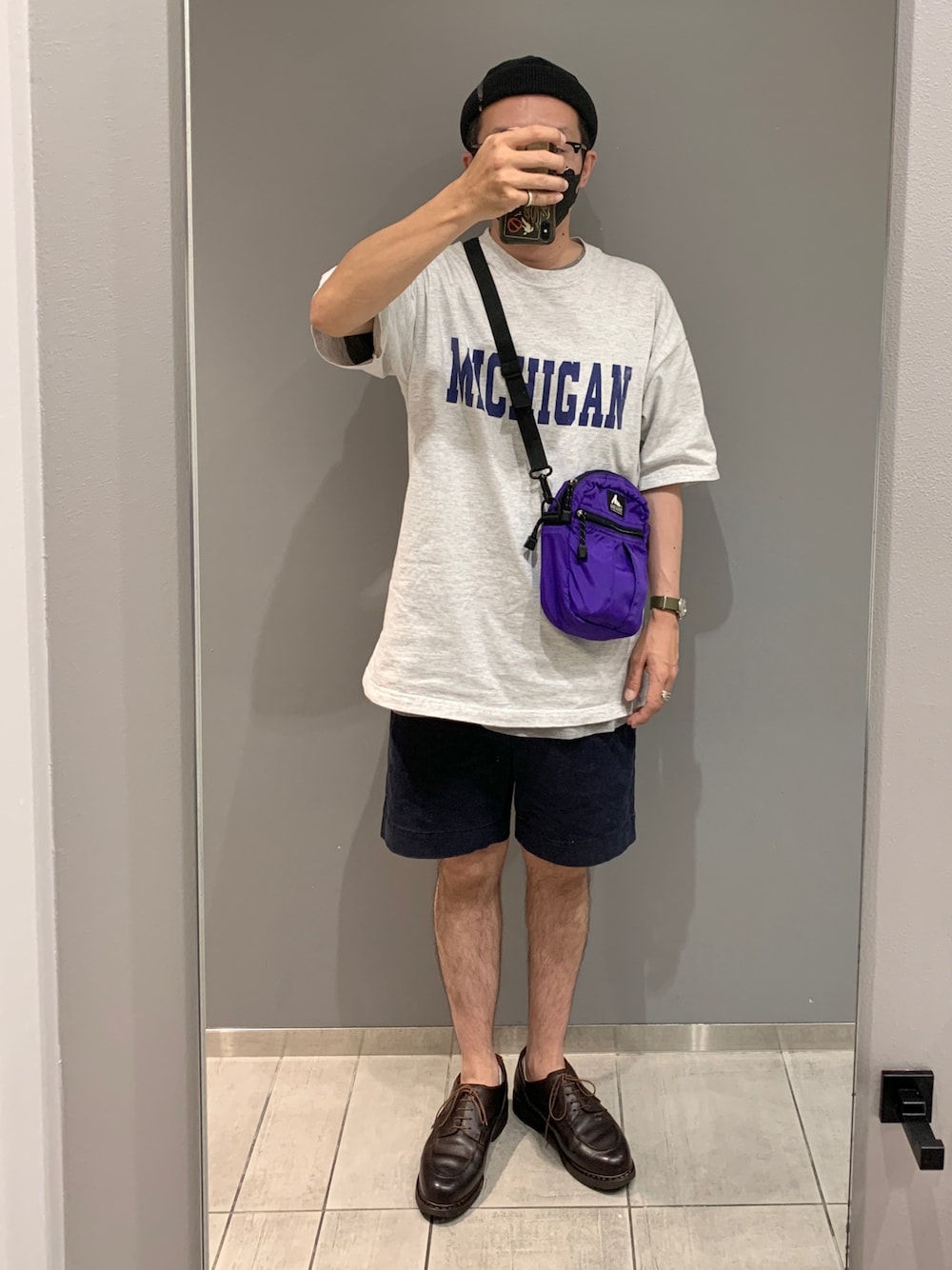 「オトナカジュアル、夏コーデ、Tシャツコーデ、シンプルコーデ、ハーフパンツ、Tシャツxハーフパンツ、40代ファッション、プリントT、眼鏡紳士組合、スネ毛は男のアクセサリーみたいなもんさ😏」｜「90s fruit of the loomのアイテム（Tシャツ/カットソー、グレー系）」を使った、JIMMYさん（メンズ・170cm）の春コーディネートの1枚目の写真