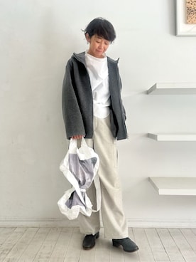 「アイテム（カーゴパンツ、グレー系）」を使った、TOMORROWLAND_yamaokaさん（レディース・167cm）の秋コーディネート