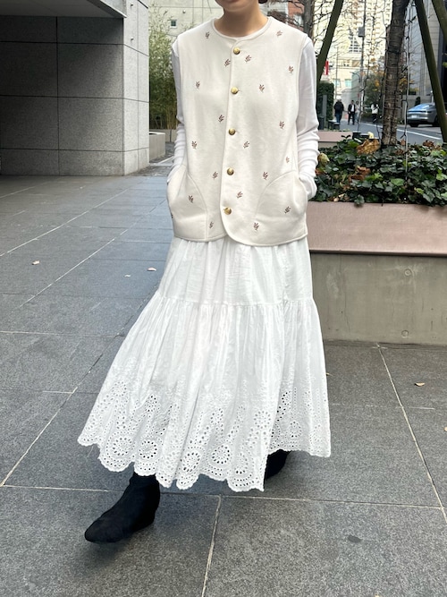 CABaN（キャバン） ベスト ジレ コットンカシミヤ フラワーエンブロイ